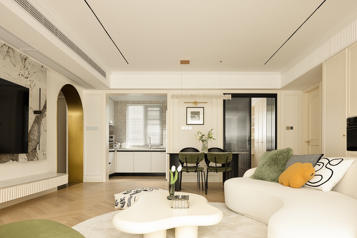 奶油系混搭美学，把松弛感住进日常