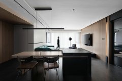 墨绿+木调的极简住宅，像一杯“冷萃咖啡”